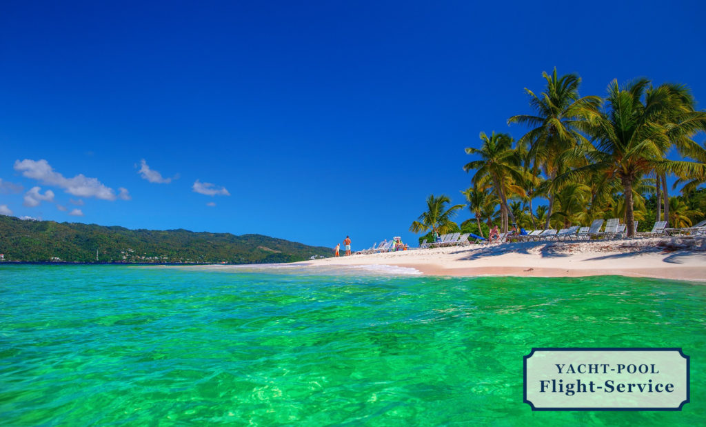 Strand, Palmen, türkisfarbenes Meer, blauer Himmel, Sonne, Erholung, Urlaub, Karibik, Dom Rep